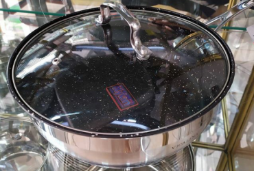 Dishes and other kitchen utensils of excellent quality, a wide range