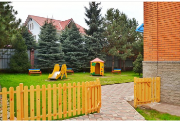 Детский сад премиум-класса, расположенный в тихой зоне, вдали от городской суеты и шумных дорог.